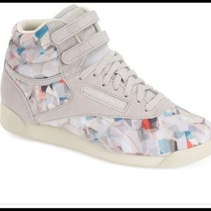 Reebok’s hi geo sneaker size 6